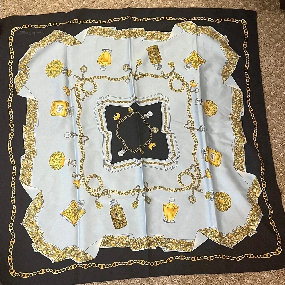 Nicole de Beauvoir Paris  Elegant Black and Gold Chain Print Scarf